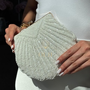 Beaded Shell Clutch Bag for Bride Vintage Inspired Pearl Purse White Bridal Handbag with Chain Wedding Shell Evening Bag