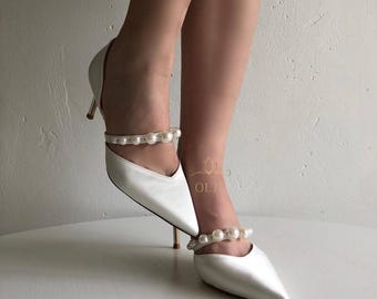 Elegante parel bruiloft hakken witte satijnen bruidsschoenen voor bruid puntige neus pumps 6 cm / 8 cm hak