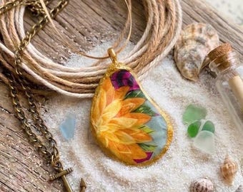 Oyster shell necklace pendant