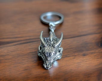 Dragon Head Keychain: Silver Metal Fantasy Accessory