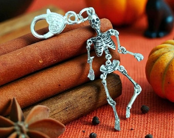 Dangling Skeleton Keychain Spooky Halloween Charm with Movable Limbs, Gothic Silver Skeleton Accessory