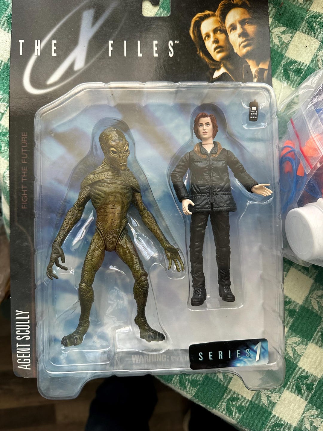 X- Files Collection /lot of Vintage Toys and Tv Guides. 7 Action ...