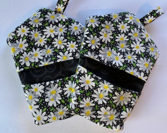 set of 2 daisy potholders/fingerthumb potholders/hot pads