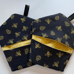 bee potholders/ladybug potholders/insulated potholders/set of insulated potholders