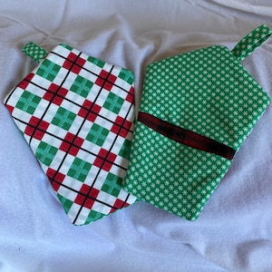 set of 2 Christmas potholders/finger thumb potholders/trivet