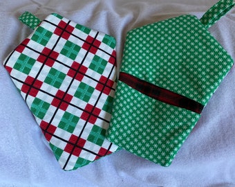 set of 2 Christmas potholders/finger thumb potholders/trivet