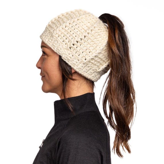 Alpaka Strick-Pferdeschwanz-Beanie: Messy Bun Wintermütze