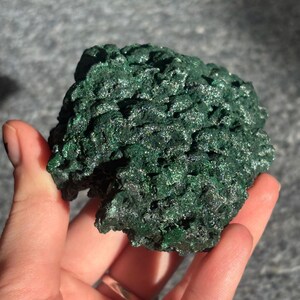 Vibrant Green Malachite Specimen: Chatoyant Crystal, 3"x3"x1"