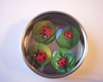 Juego de cuatro lady bug print tela cubierta de botones refrigerador magets en lata redonda de la parte superior de la ventana