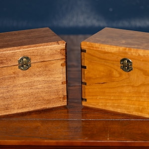 Heritage Keepsake Box – Handcrafted Wooden Memory Chest in Oak or Cherry & Walnut | Felt Lined