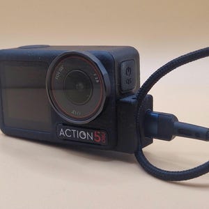 DJI Osmo Action 4 & 5 USBパススルードアおよびケーブルアタッチメント