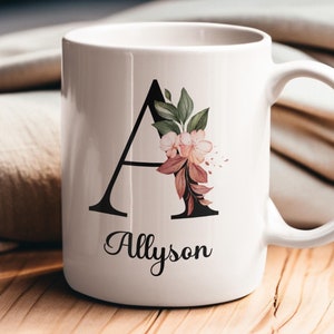 Taza con nombre, taza con letra inicial, 15 oz 11 oz, taza con monograma, taza con alfabeto floral, taza de café con flores personalizada, regalo para mamá e hija