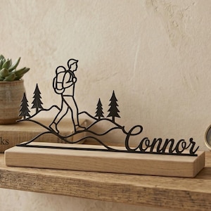 Decoración de escritorio metálica personalizada para excursionistas, arte de mesa con nombre personalizado para excursionistas, silueta de acero con base de madera.