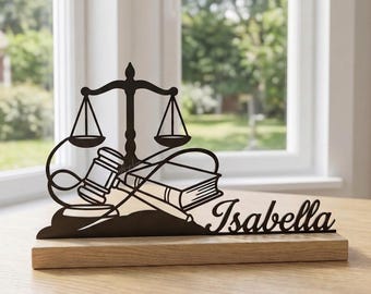 Niestandardowa metalowa dekoracja biurka prawnika, spersonalizowana waga sędziowska na stole z drewnianą podstawą, prezent dla studenta prawa lub prawnika
