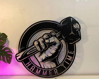 パーソナライズされたハンマーカーペンターメタルウォールアート LED ライト | カスタム木工ネームサインウォールデコレーション | ハンマーウォールデコレーション | 便利屋サイン