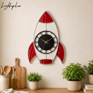 Raketvormige glas-in-lood wandklok, ruimteavontuur cadeau voor kinderen