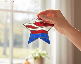 Attrape-soleil étoilé en vitrail, décoration suspendue en verre faite main, décoration artistique élégante bleu, rouge et blanc pour la maison ou le jardin