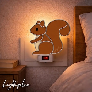 Puede incluir: Un letrero de madera rústica con el texto "Welcome to our home" en letras blancas. El letrero presenta un acabado envejecido y un diseño simple y acogedor, perfecto para la decoración de la entrada.