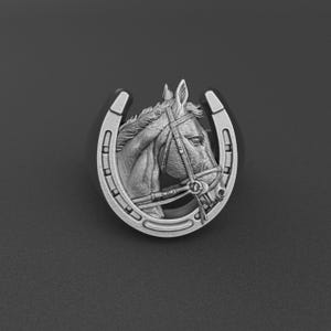 Lucky Horseshoe Horse Head Men Ring in 925 Sterling Silver, Horse Signet Ring, Family Jewelry, Animal Lover Gift, Statement Ring for Men