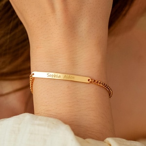 Custom Engraved Name Bracelet with Curb Chain, Personalized Gold Name Necklace for Mom, Men Bracelet, Women Jewelry, Christmas Gift