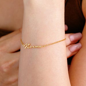 Pulsera con nombre personalizada, delicada pulsera dorada con nombre, pulsera con inicial para ella, joyas con nombre, regalos de cumpleaños, regalos para mamás primerizas, regalos de aniversario