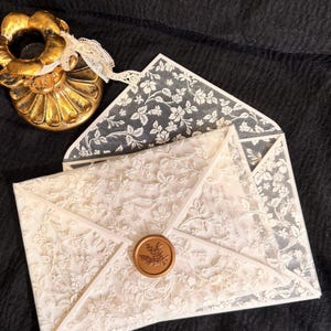 Enveloppe de mariage personnalisable en dentelle | Impression 3D, format 13 x 18 cm | Motif floral luxueux recto-verso | Livre de vœux et accessoire photo de mariée