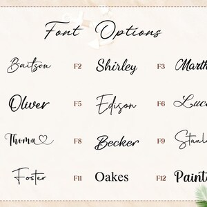 Pode incluir: Um fundo bege exibe uma sele&ccedil;&atilde;o de op&ccedil;&otilde;es de fontes para design de texto. O texto "Font Options" est&aacute; no topo. Doze estilos de fonte s&atilde;o mostrados, cada um com um nome de amostra e um n&uacute;mero correspondente, como "Baitson" e "Shirley".
