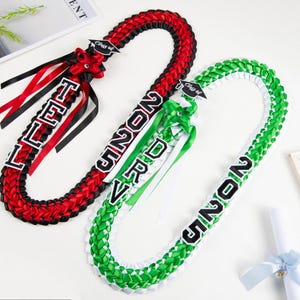 Corona de graduación personalizada 2025, corona de cinta hecha a mano con birrete de graduación, corona de cinta personalizada, recuerdo de graduación, guirnalda de cinta