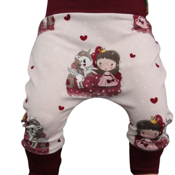 Baggy pantalon ou sarouel bébé de 0 à 6 ans petite fille et licorne fond rose