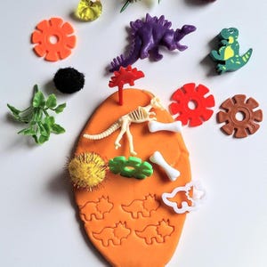 Dinosaur Play Dough Jar Dino Playdoh Sensory Dinosaur Gift Goodie Bag Dinosaur Party Favor Sensory Jar Boy Gift