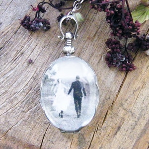 exclusive pure rox jewels design mini oval scalloped edge scalloped edge glass photo locket bridal bouquet remembrance photo locket