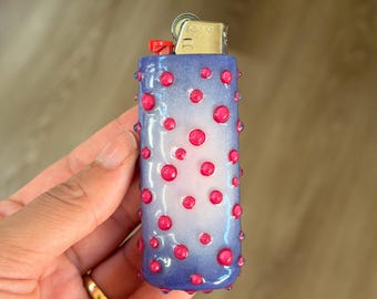 Handgefertigte Feuerzeughülle aus Polymer Clay & Resin