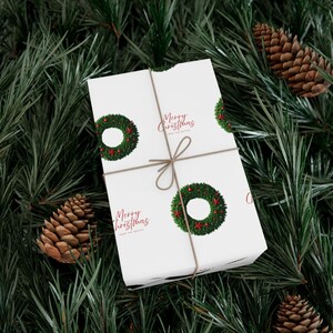 Personalisierter Weihnachtskranz Geschenkpapier: Rot & Grün, umweltfreundlich