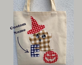 Bolsa de Halloween personalizada y hecha a mano: inicial bordada y fantasma a cuadros.