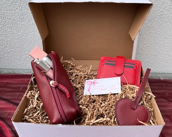 Regalo personalizado para mamá: juego de 5 piezas de cuero genuino color burdeos, juego de regalo de cuero genuino con nombre personalizado para el Día de la Madre.