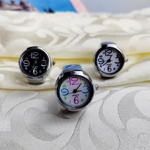 Personalisierte Fingeruhr, Miniuhr, Paarringuhr, Quarzring, verstellbarer elastischer Bügel, Uhrring, einzigartiger Ring, Geschenk für sie