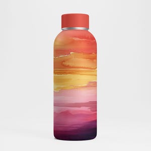 K&ouml;nnte beinhalten: Eine wiederverwendbare Wasserflasche mit rotem Deckel und einem farbenfrohen abstrakten Design in Gelb-, Orange-, Rosa- und Lilat&ouml;nen.