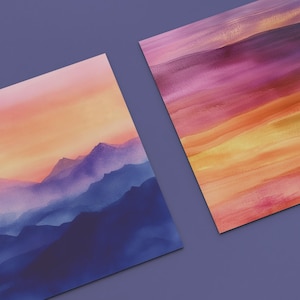 K&ouml;nnte beinhalten: Zwei Aquarellbilder auf einem violetten Hintergrund. Das Bild links zeigt eine Bergkette bei Sonnenuntergang mit einem rosa und orangefarbenen Himmel. Das Bild rechts zeigt einen Sonnenuntergang mit rosa, orangefarbenen und gelben Streifen.