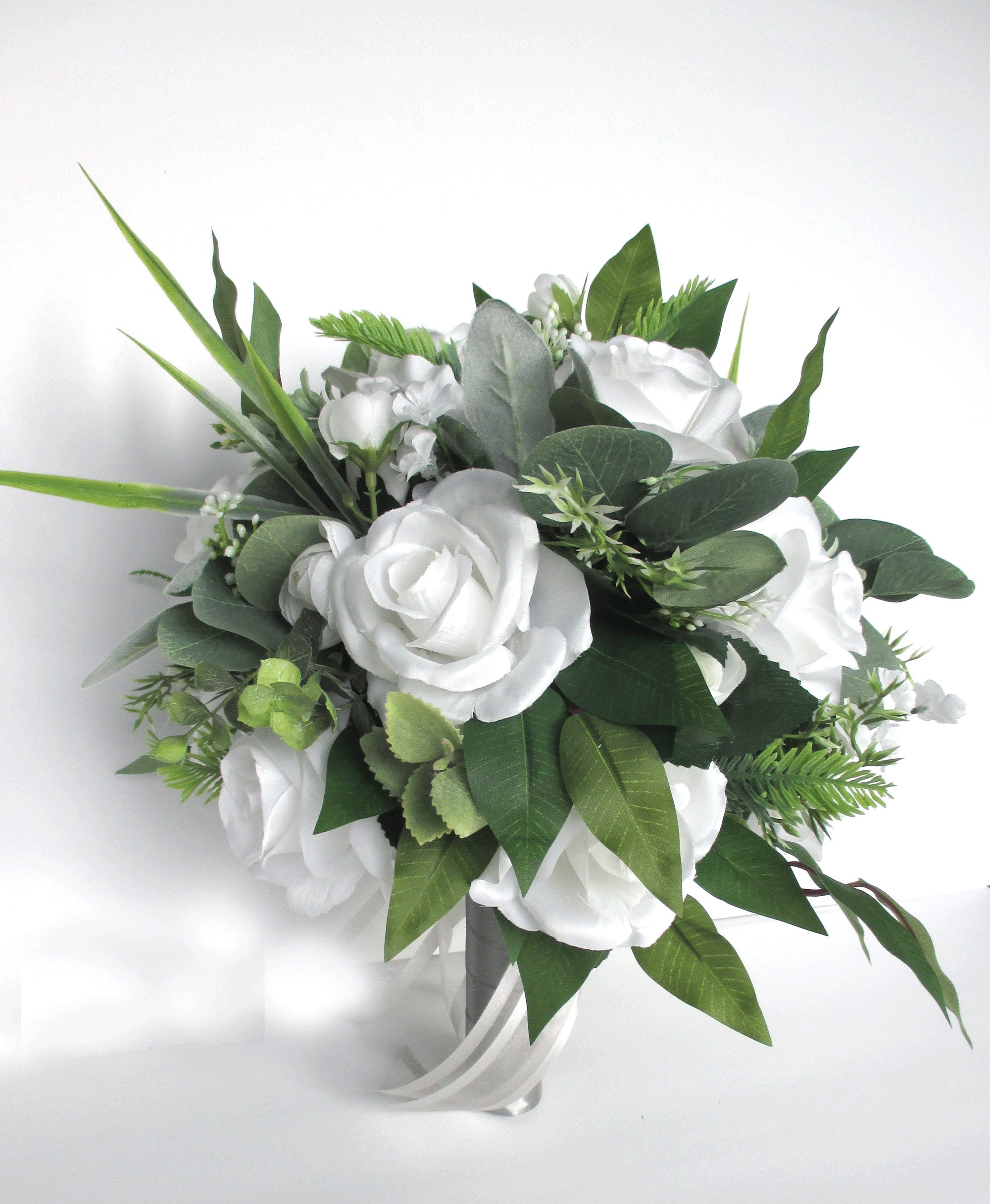 silver and white wedding flowers