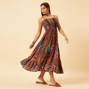 Abito lungo boho rosso patchwork da donna, prendisole arricciato, abito estivo floreale colorato, abito bohémien con spalline regolabili