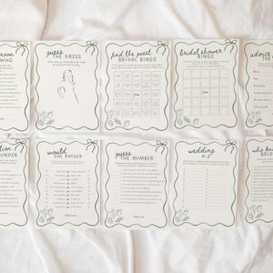 Op de afbeelding: Een verzameling van tien witte kaarten met groene decoratieve randen en tekst voor een bruidsdouche. De kaarten bevatten spellen zoals "Raad eens wie", "Bruidsbingo" en "Advies voor de bruid". Elke kaart heeft een uniek ontwerp en lay-out.