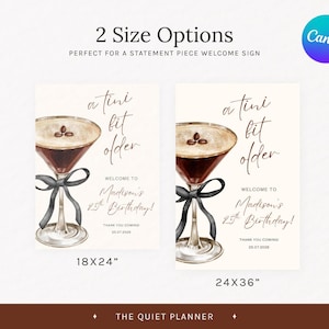 Pode incluir: Duas placas de boas-vindas com uma ilustra&ccedil;&atilde;o de copo de Martini. As placas dizem "a tini bit older" e "Bem-vindo ao 25&ordm; anivers&aacute;rio de Madison!" com op&ccedil;&otilde;es de tamanho de 45,7x61 cm e 61x91,4 cm.