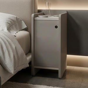 Minimalistyczna wąska szafka nocna z półką: wysoka, smukła, nowoczesna szafka nocna do sypialni, meble z drewna