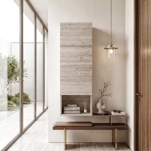 Può includere: Un corridoio interno moderno con una palette di colori neutri. Include un mobile in pietra integrato, una panca in legno con seduta in pelle e un lampadario a sospensione. Un paio di scarpe da ginnastica su un tappetino.