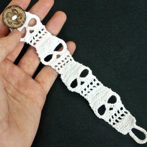 Skull Bracelet / Crochet / Pattern / Jewelry / Halloween / DIY image 2