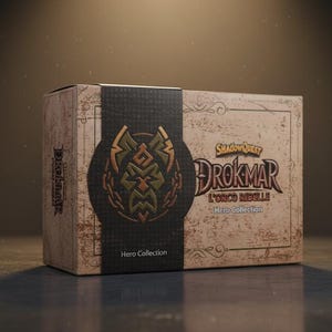 Könnte beinhalten: Eine rechteckige Box mit einem abgenutzten, gealterten Aussehen. Die Box hat ein schwarzes Band mit einem goldenen und grünen Emblem. Auf der Box steht "ShadowQuest Drokmar L'Orco Ribelle Hero Collection."