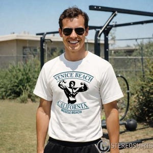 Camiseta Venice Beach SS181 Unissex com Estampa Gráfica 100% Algodão Branca - Entrega Grátis no Reino Unido