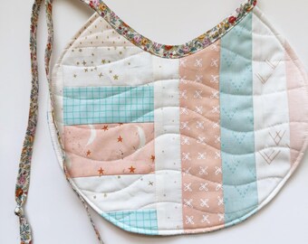 Bavoir Heirloom Patchwork - Pêche parfaite n° 50