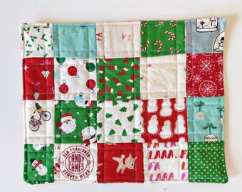 Tapis mug de Noël : sous-verre des Fêtes matelassé en patchwork, sous-verre Père Noël