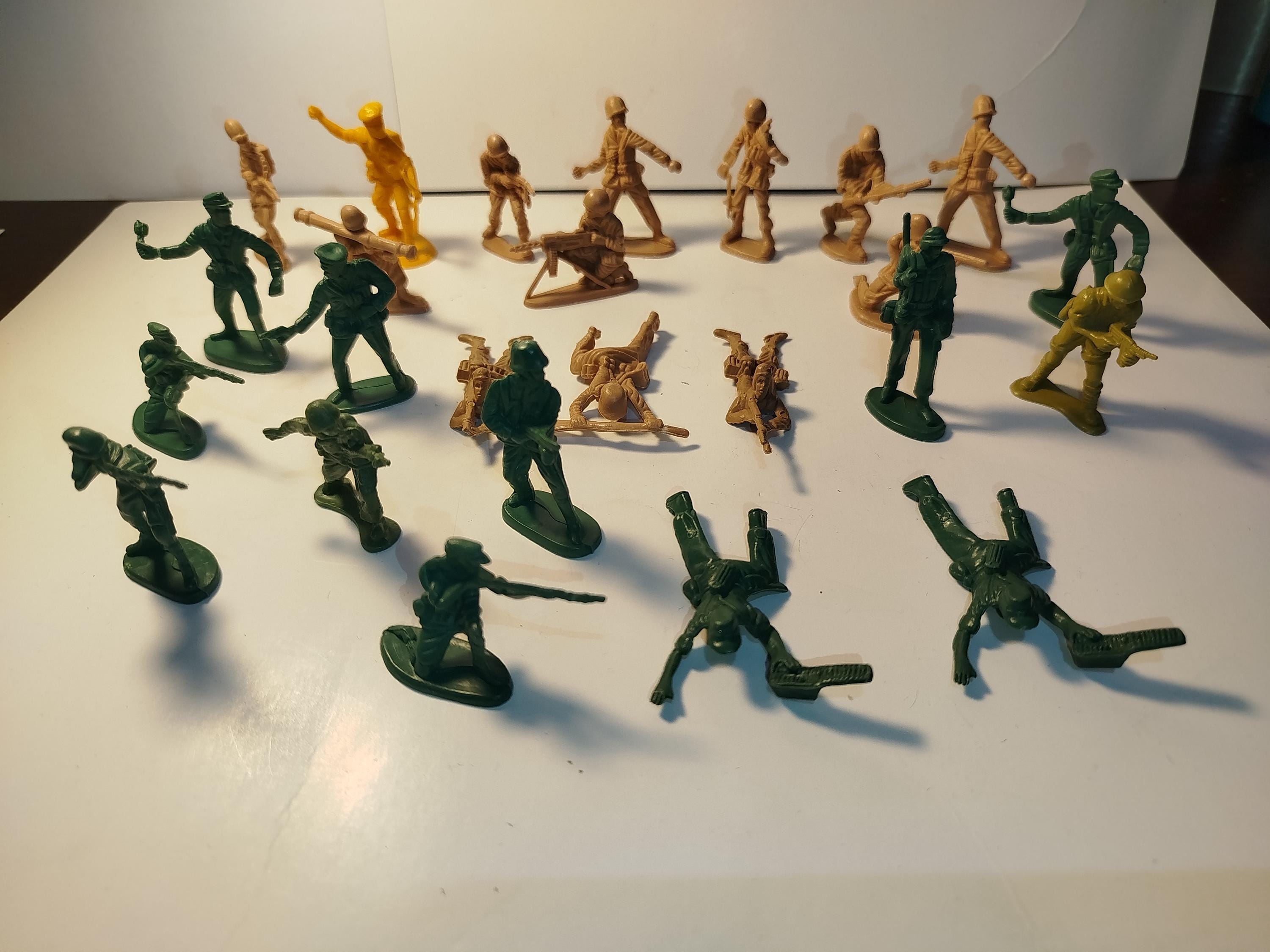 Figurine - Lot de 60 figurines - soldats en plastiques - 4 à 6 cm - Label Emmaüs